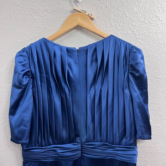 MAC DUGGAL PUFF SLEEVE PLEATED BODICE DRAPED GOWN IN MIDNIGHT BLUE SIZE 14 - Picture 8 of 16